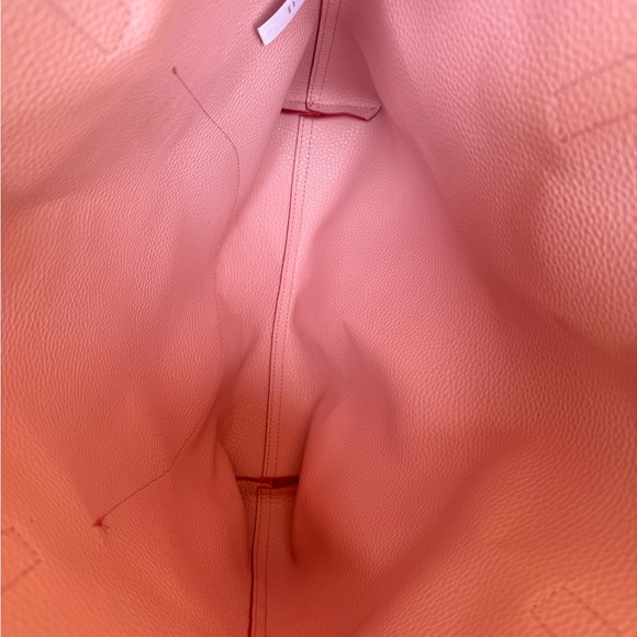 Pink vegan leather tote. - Picture 4 of 6